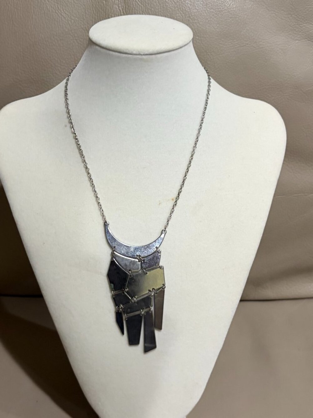 Vintage costume/fashion necklace (Preowned)